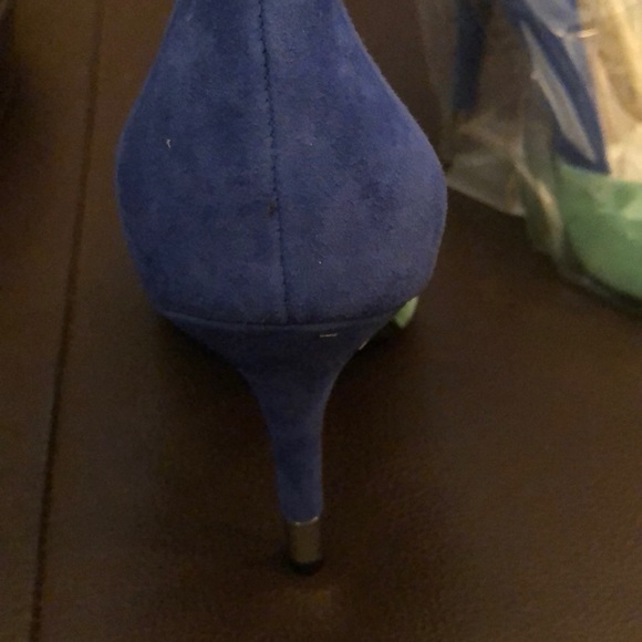 NWT 2 color peep toe suede pump w/ incredible heel